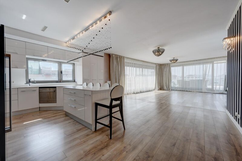 Piata Romana, Aurel Vlaicu, penthouse, 181.35 mp,